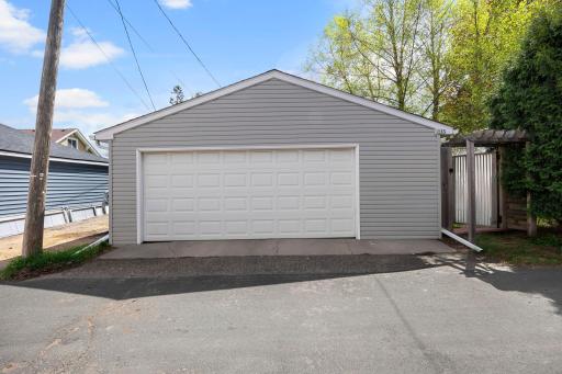 1033 Smith Avenue S, Saint Paul, MN 55118