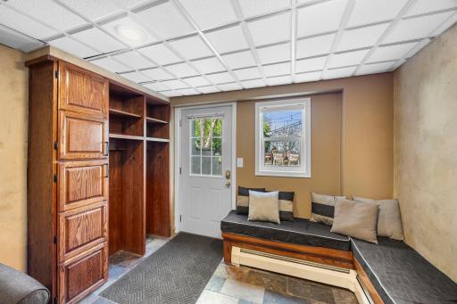 1033 Smith Avenue S, Saint Paul, MN 55118