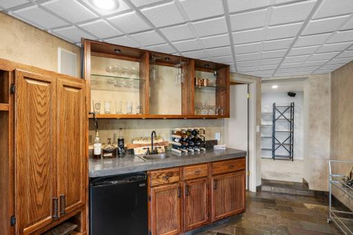 1033 Smith Avenue S, Saint Paul, MN 55118