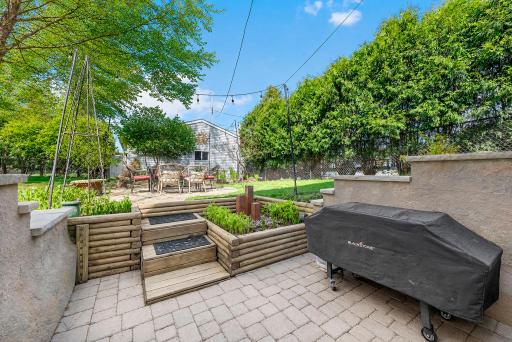 1033 Smith Avenue S, Saint Paul, MN 55118