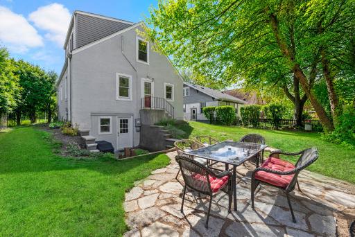 1033 Smith Avenue S, Saint Paul, MN 55118