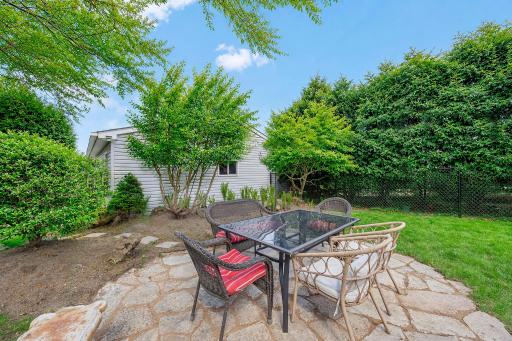 1033 Smith Avenue S, Saint Paul, MN 55118