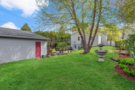 1033 Smith Avenue S, Saint Paul, MN 55118