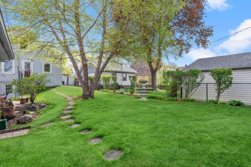 1033 Smith Avenue S, Saint Paul, MN 55118