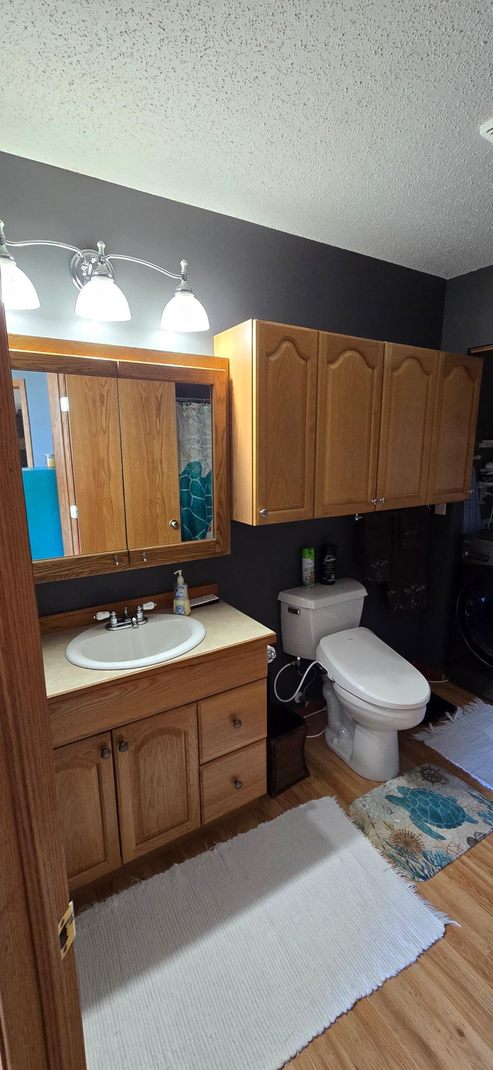 Main.Flr.Bath-Laundry..jpg