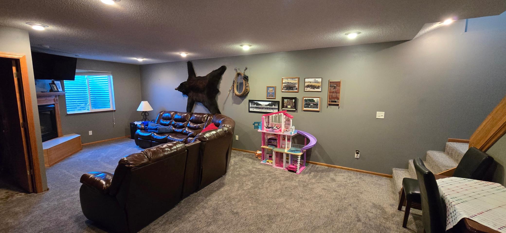 Lower.Fam.room.jpg