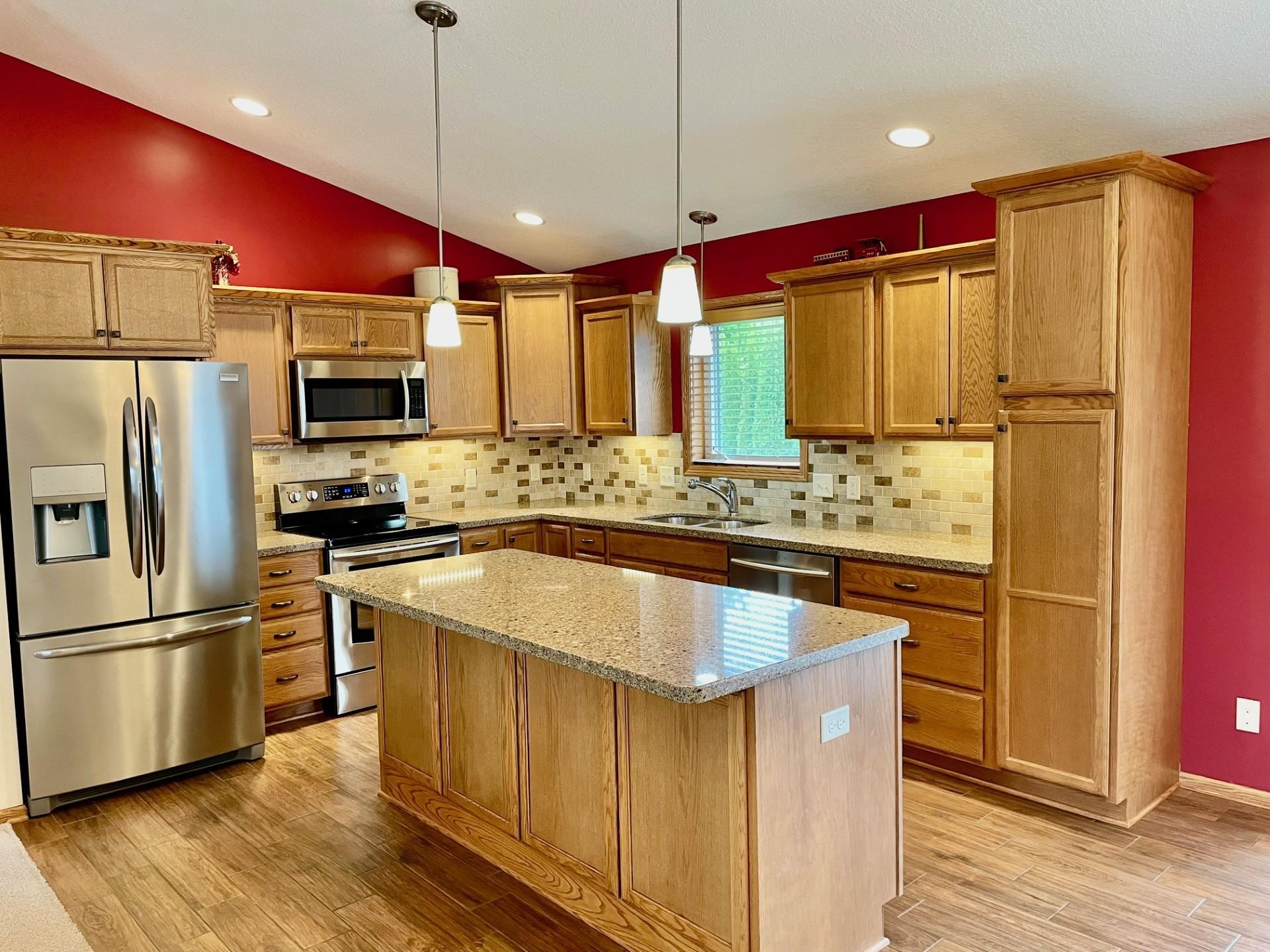 Great working kitchen, granite counter tops