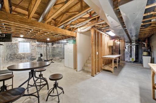 The unfinished basement offers incredible potential for future expansion, whether you envision additional living space, a home office, guest room, or recreation area.