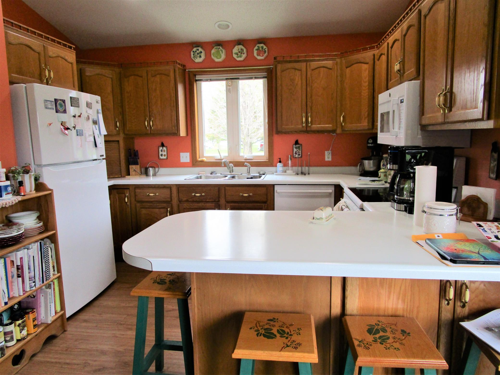 Kitchen With Eat-In Area