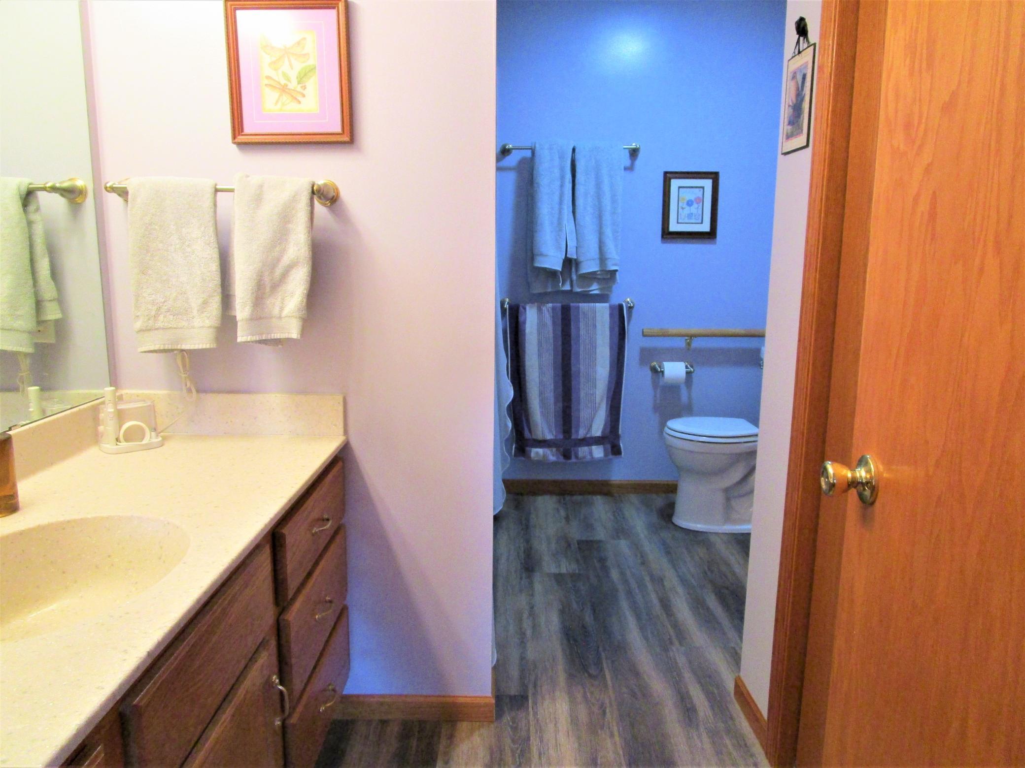 Upper Level Full Bathroom