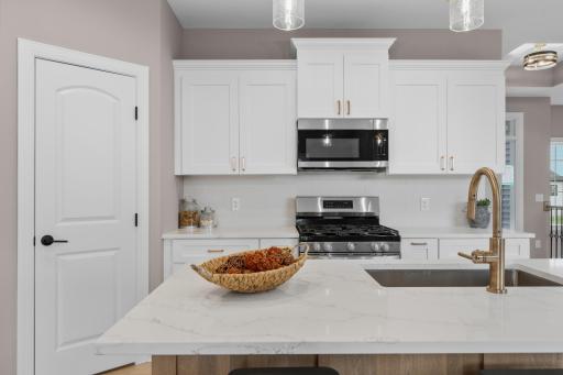 Kitchen - Custom Amish Island & Cabinetry Close-Up