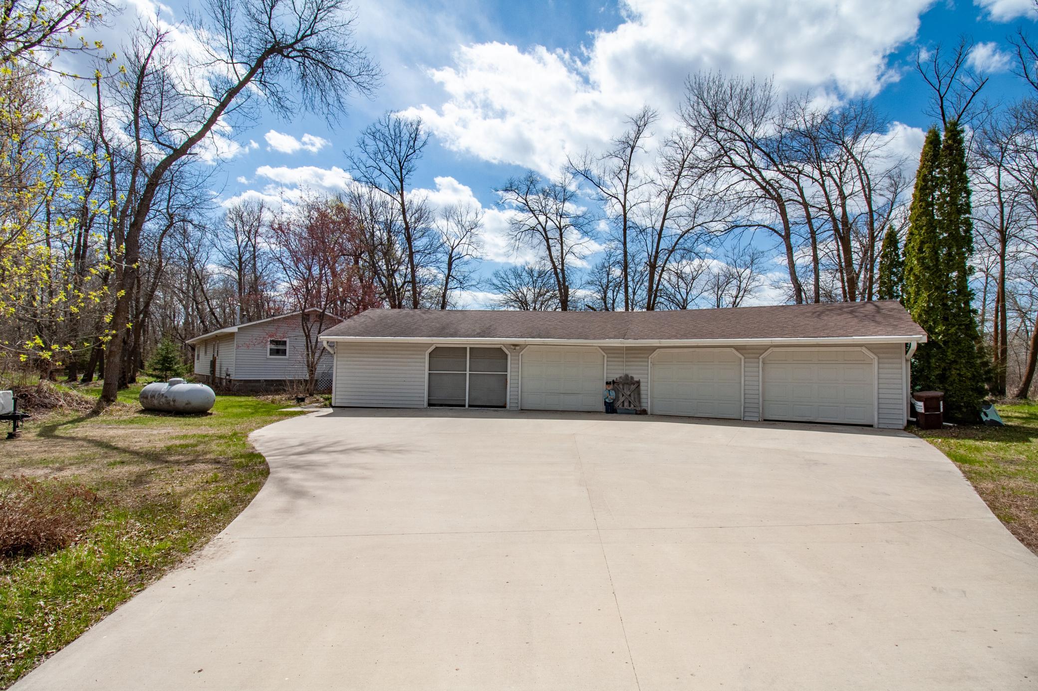 39511 460th Exterior (2).jpg