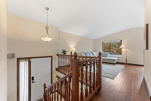 907 Heritage Court W, Saint Paul, MN 55127