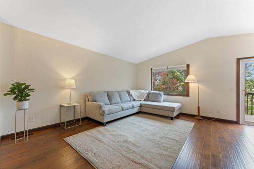 907 Heritage Court W, Saint Paul, MN 55127