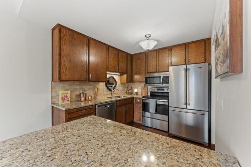 907 Heritage Court W, Saint Paul, MN 55127