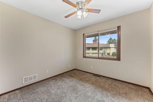907 Heritage Court W, Saint Paul, MN 55127