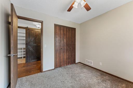 907 Heritage Court W, Saint Paul, MN 55127