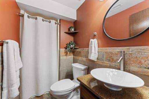 907 Heritage Court W, Saint Paul, MN 55127