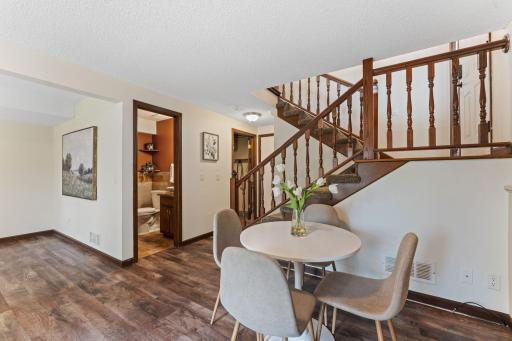 907 Heritage Court W, Saint Paul, MN 55127