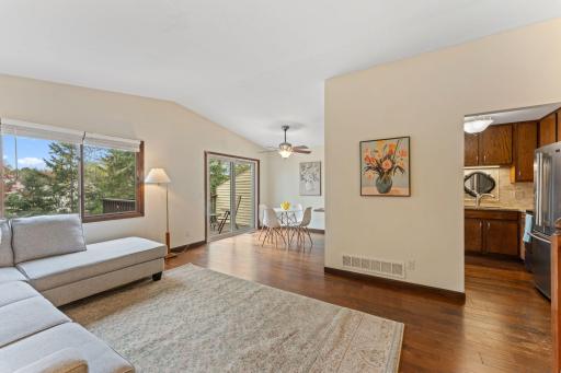 907 Heritage Court W, Saint Paul, MN 55127