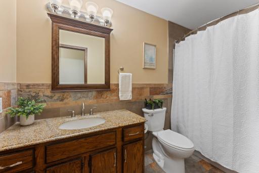 907 Heritage Court W, Saint Paul, MN 55127