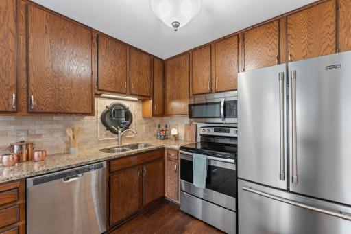 907 Heritage Court W, Saint Paul, MN 55127