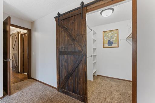 907 Heritage Court W, Saint Paul, MN 55127