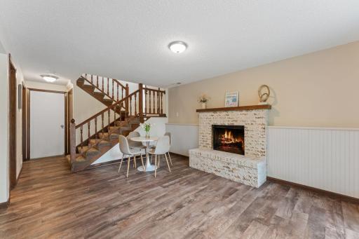 907 Heritage Court W, Saint Paul, MN 55127