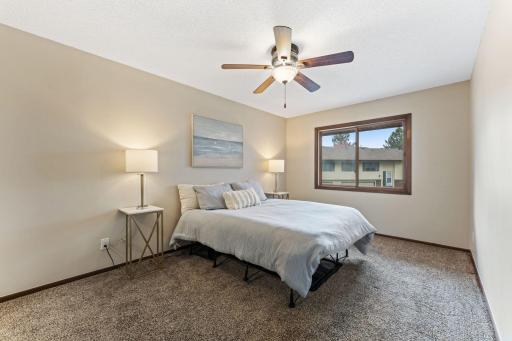 907 Heritage Court W, Saint Paul, MN 55127