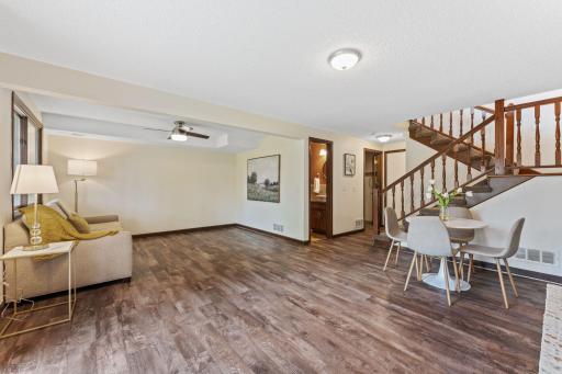 907 Heritage Court W, Saint Paul, MN 55127