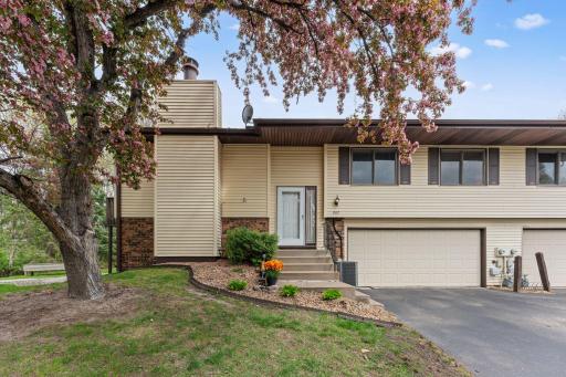 907 Heritage Court W, Saint Paul, MN 55127