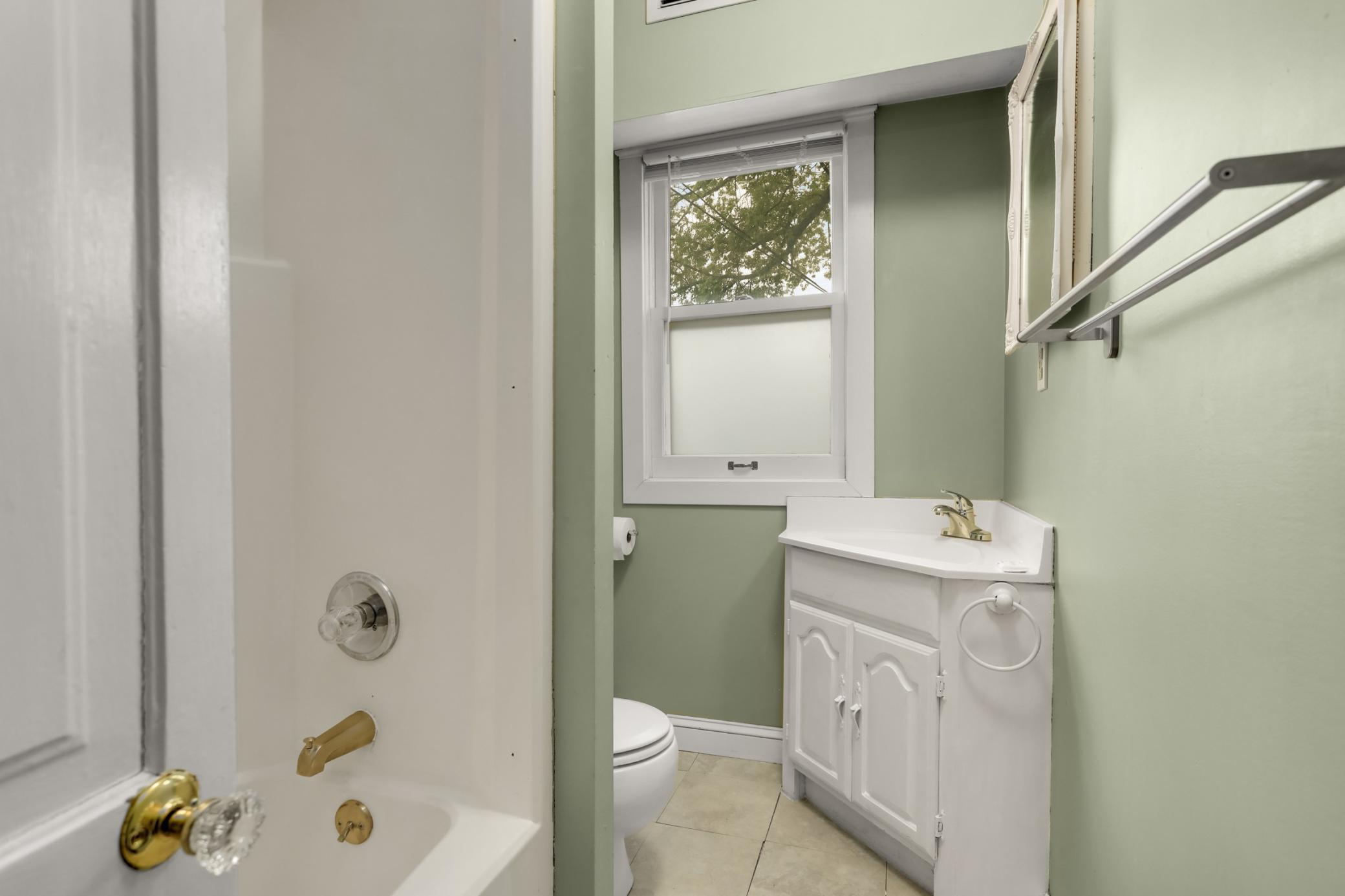 Unit 614 - Bathroom