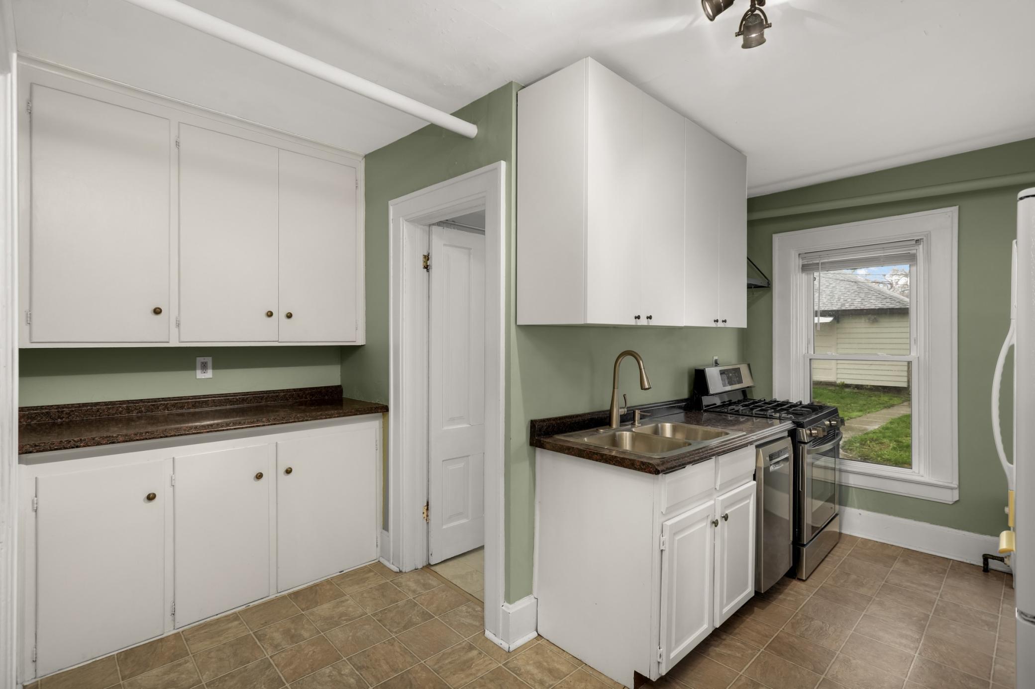 Unit 614 - Kitchen with Gas range + dishwasher.