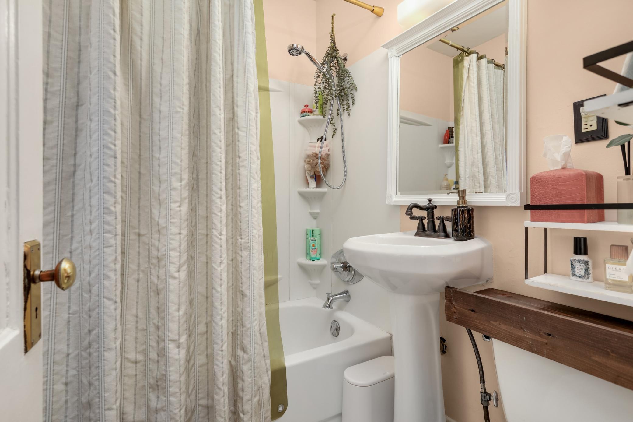 Unit 612 - Bathroom