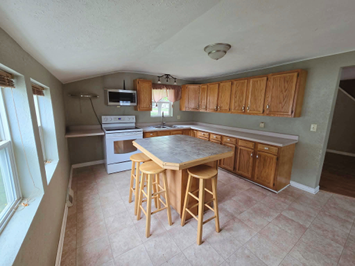 400 2nd Avenue SE, Wells, MN 56097