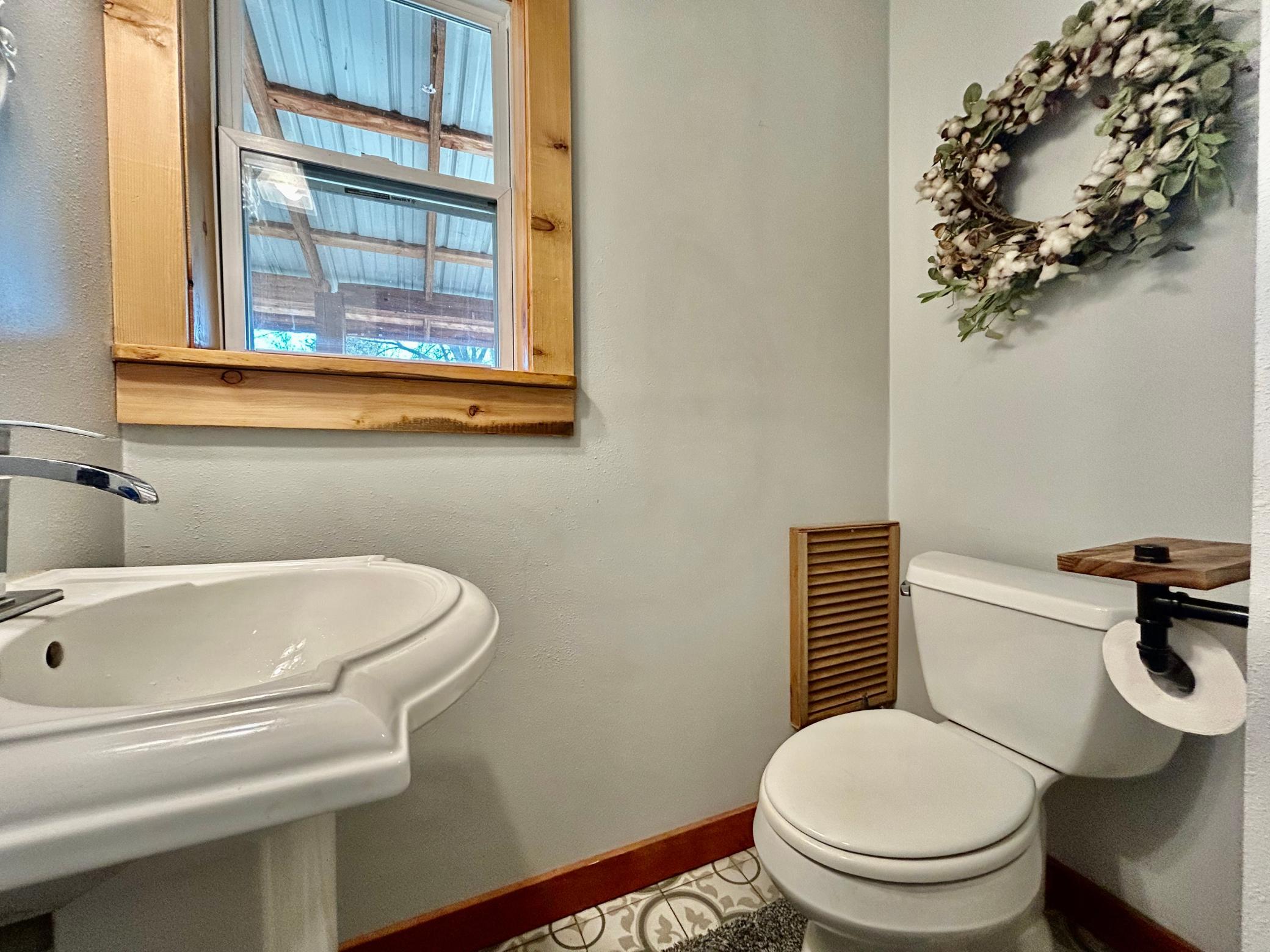 Main Floor 1/4 Bathroom