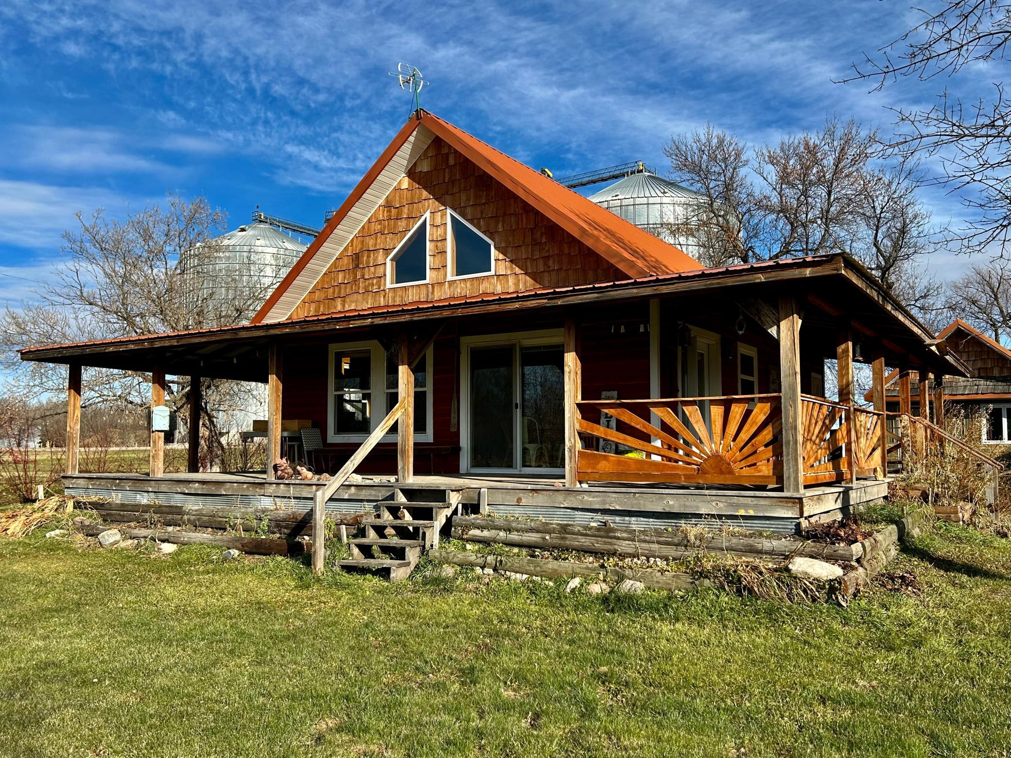 305 Oak St