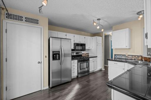 18502 Apple Tree Court, Minnetonka, MN 55345