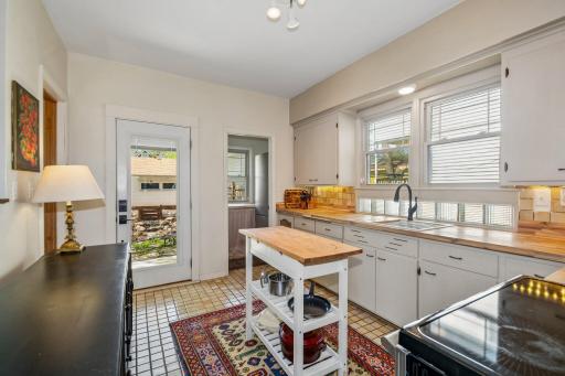 2507 Thomas Avenue N, Minneapolis, MN 55411