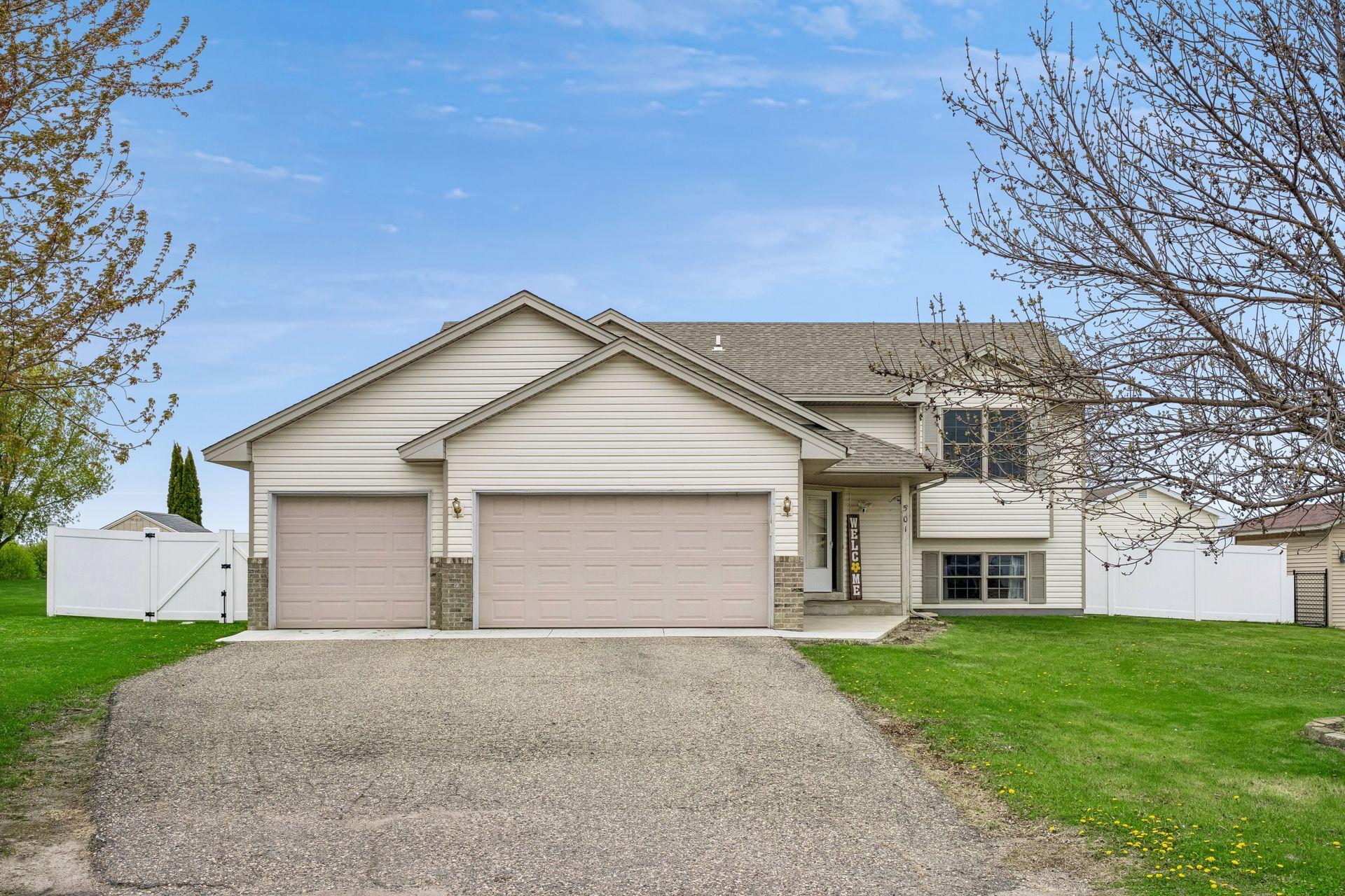 Welcome Home! 6 Beds 2 Baths