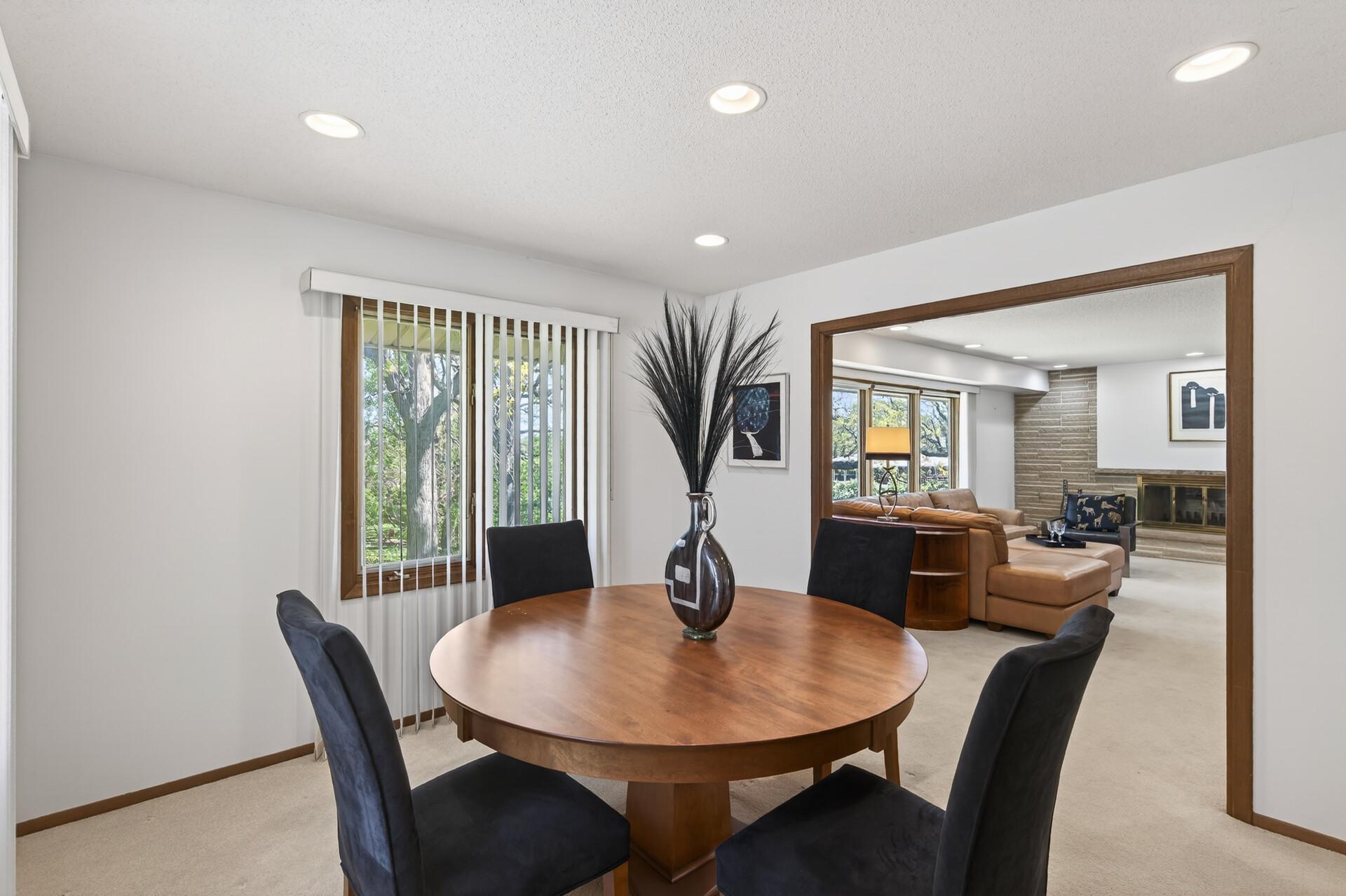 Windows on 2 walls in the dining room