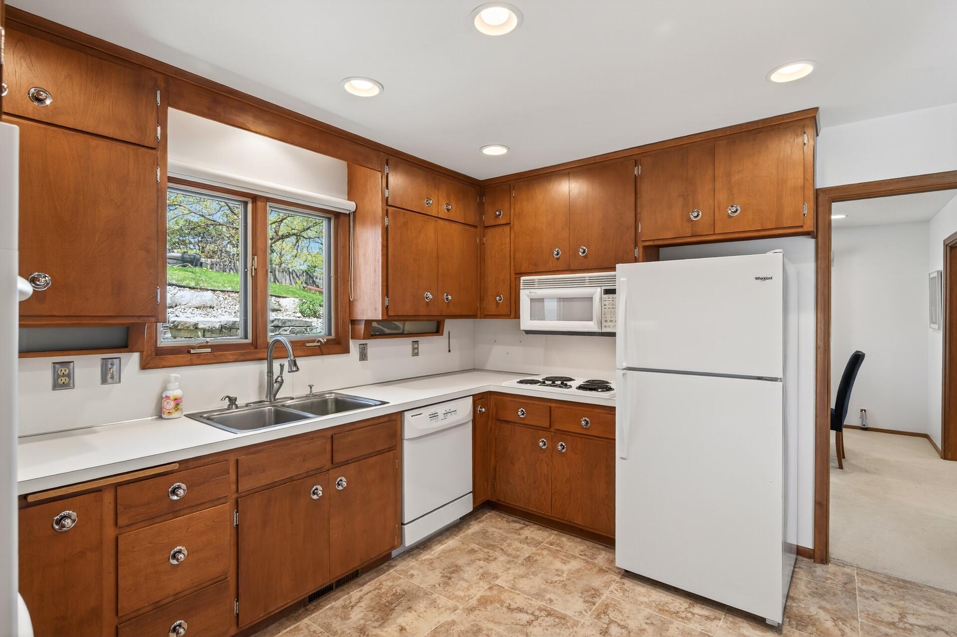 17_8018_Westwood_Hills_Dr17_mls.jpg