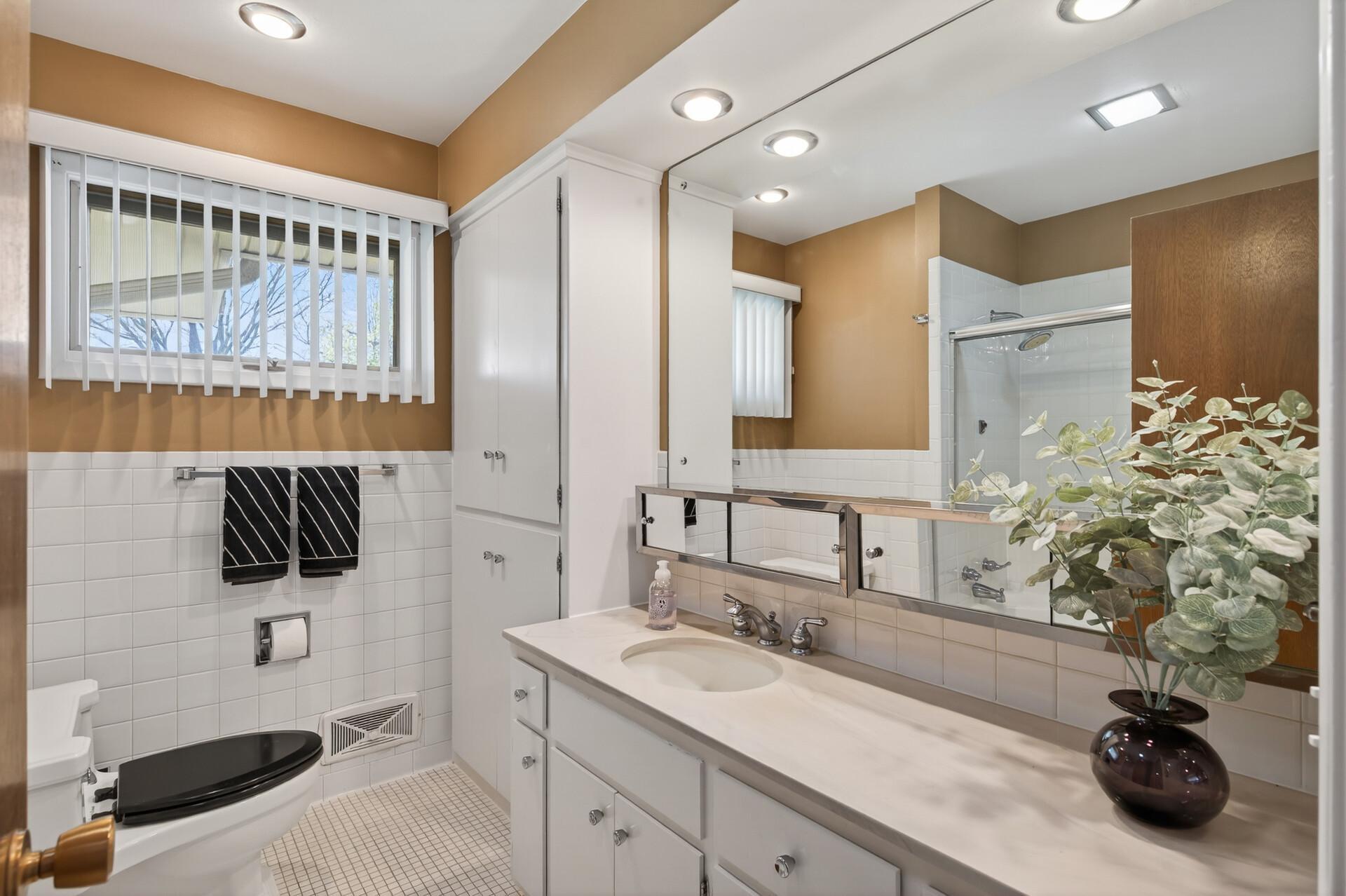 Hallway bath