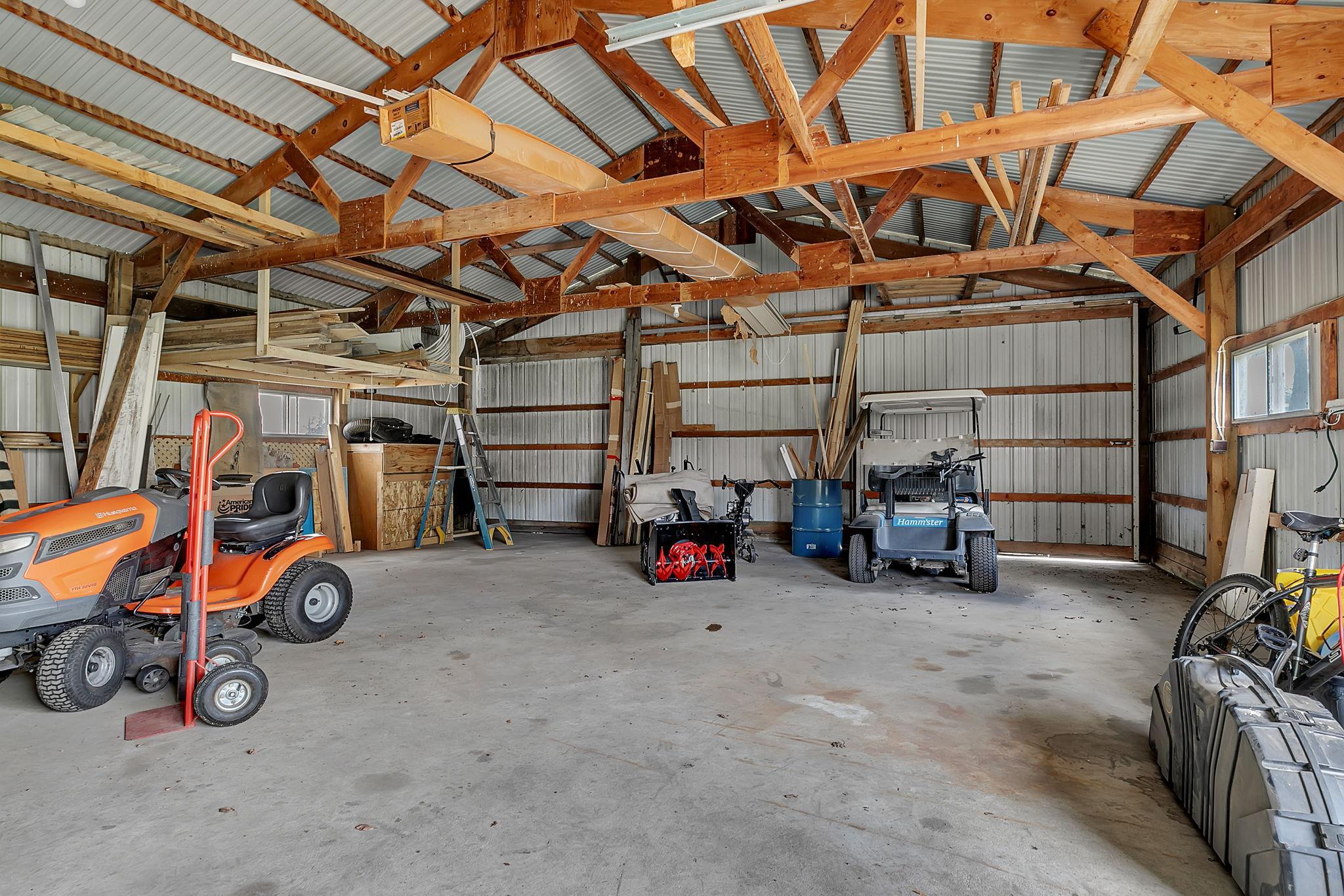 WOW, SPACIOUS OUTBUILDING FOR ALL OF YOUR NEEDS!
