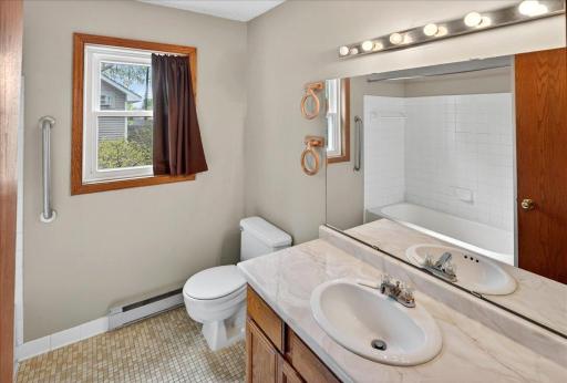 Upper floor Full Bathroom.