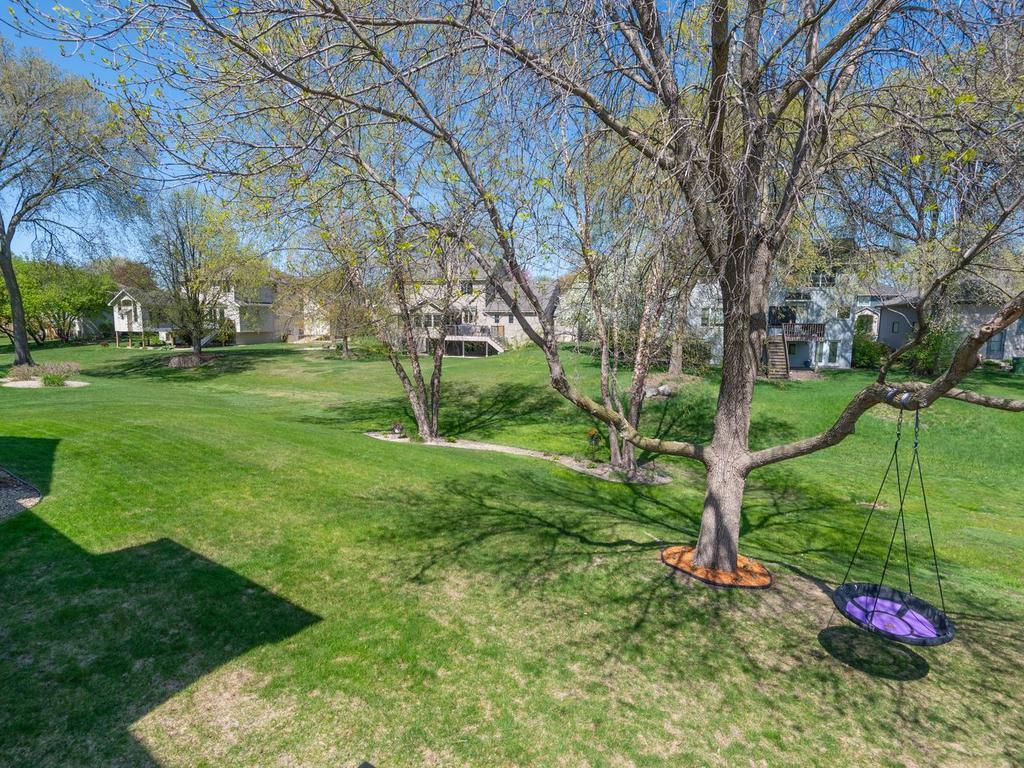 Just look at the view of this amazing backyard. Aaaah, bask in the beauty of all that summer has to offer.