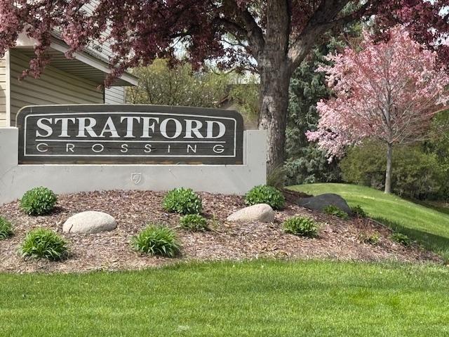 Nestled within the prestigious Edinburgh development, Stratford Crossing offers an exceptional blend of upscale homes, quiet surroundings, a prime location and good schools (Monroe Elementary, Jackson Middle and Champlin Park High).