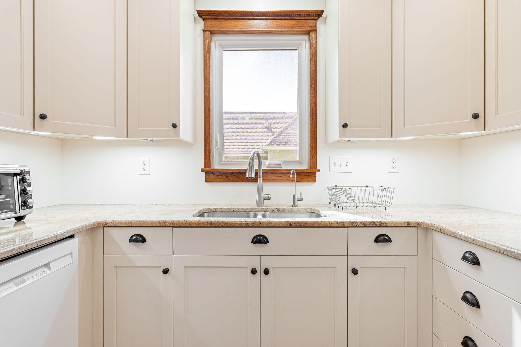 25-web-or-mls-139-e-univ-st.jpg