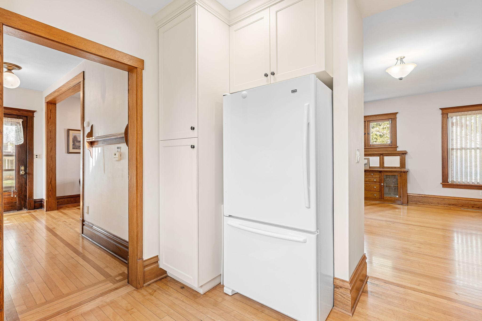 27-web-or-mls-139-e-univ-st.jpg