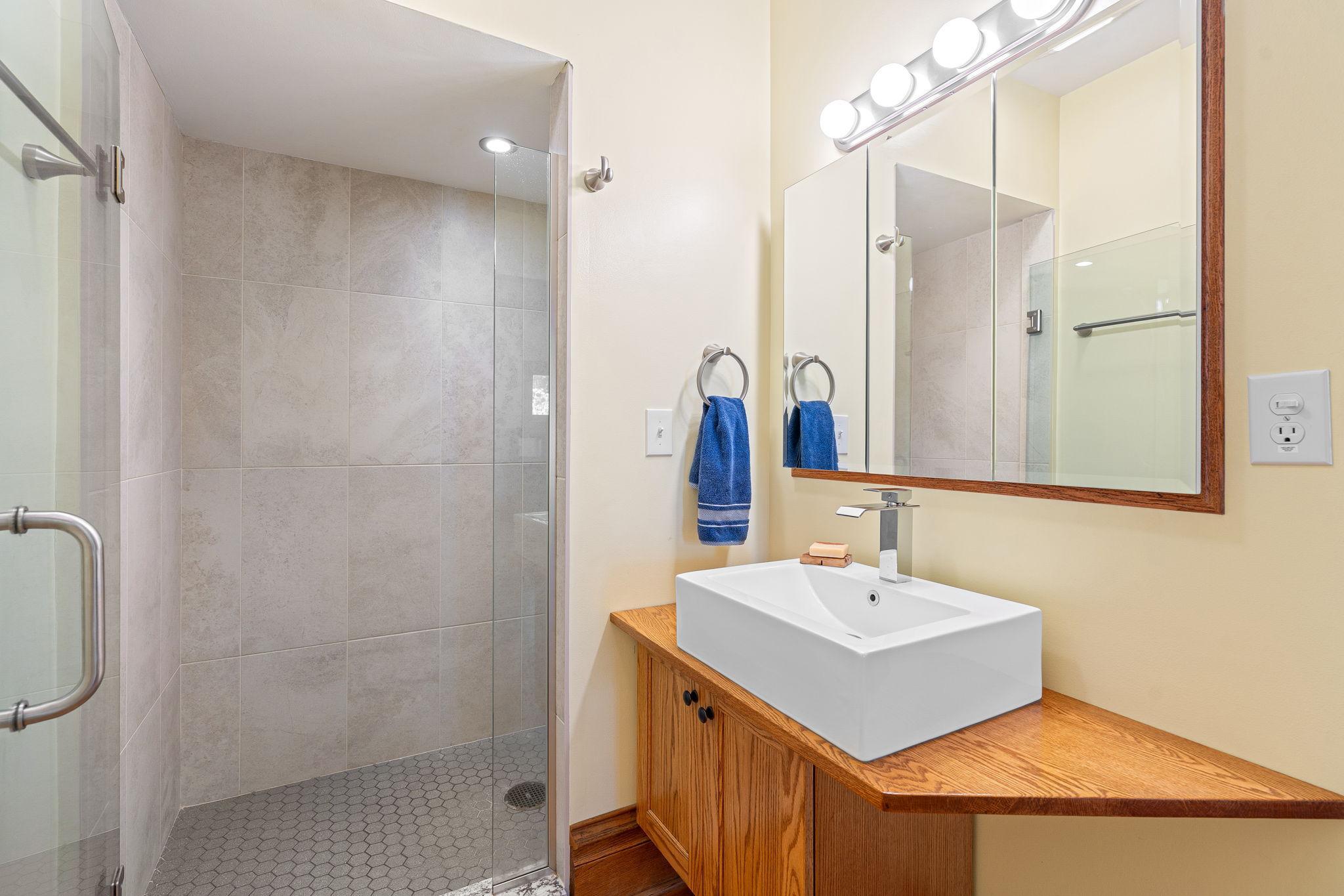 23-web-or-mls-139-e-univ-st.jpg